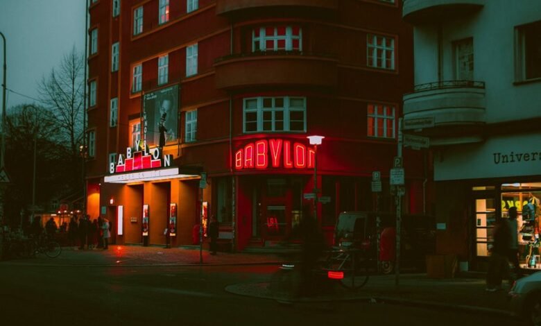 efficient movie downloading service